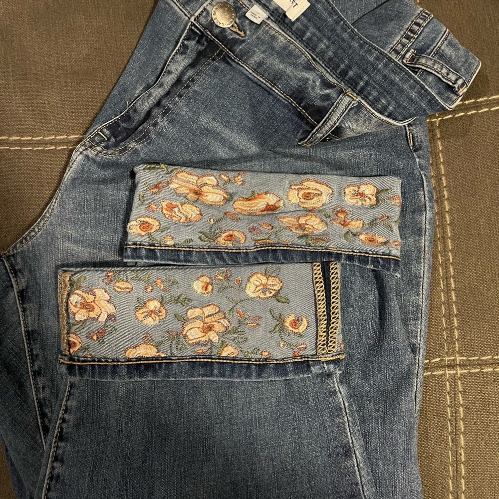 Lame Bryant Mid-rise Boyfriend Capri Jeans w/ Embroidered Cuff- size 18